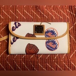 Dooney & Bourke NY Mets Continental Clutch Wallet NWOT